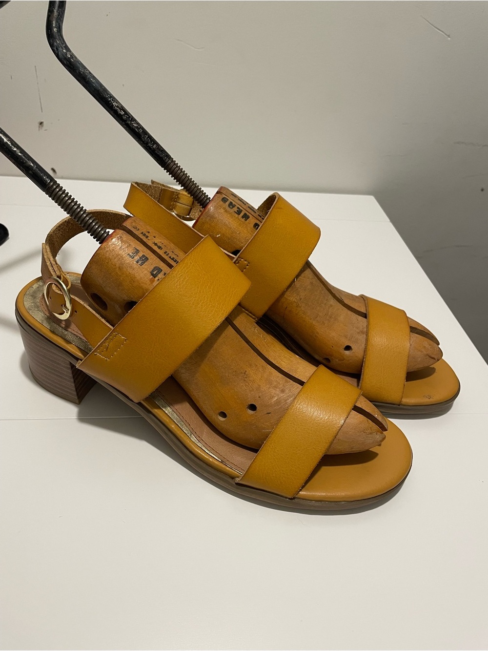 Rampage Brand Women's size 10 Ram-Haly Mustard Brown Wood Heel Boho Sandals